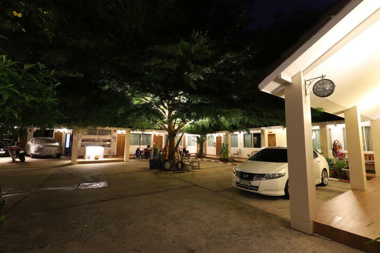 Right Spot Hotel Pattaya Exterior photo